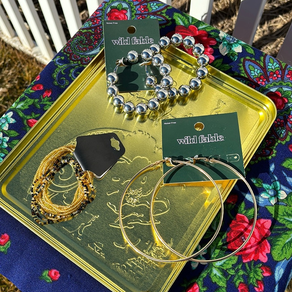 Jewelry Bundle 2 Earrings , 1 Bracelet